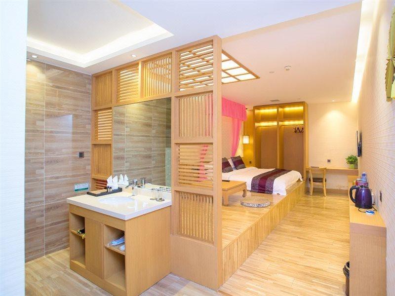 Hotel Baolong Homelike Hanghang Branch 2*